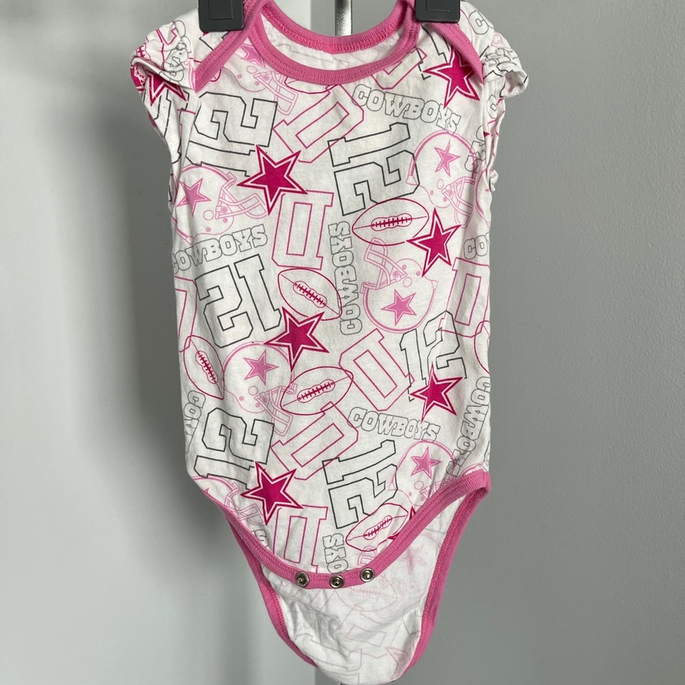 Dallas Cowboys Infant Girls Bib Bodysuit Set